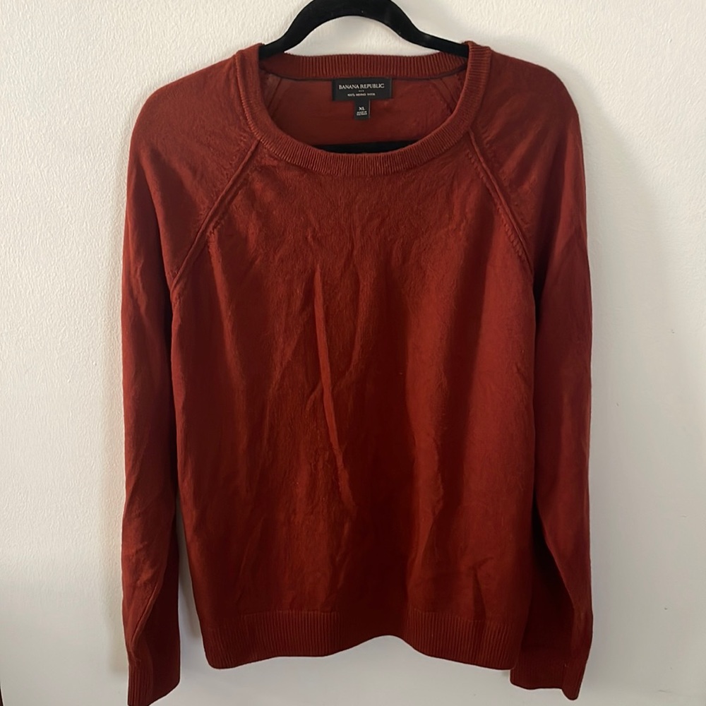 Rust colored Banana Republic men’s sweater